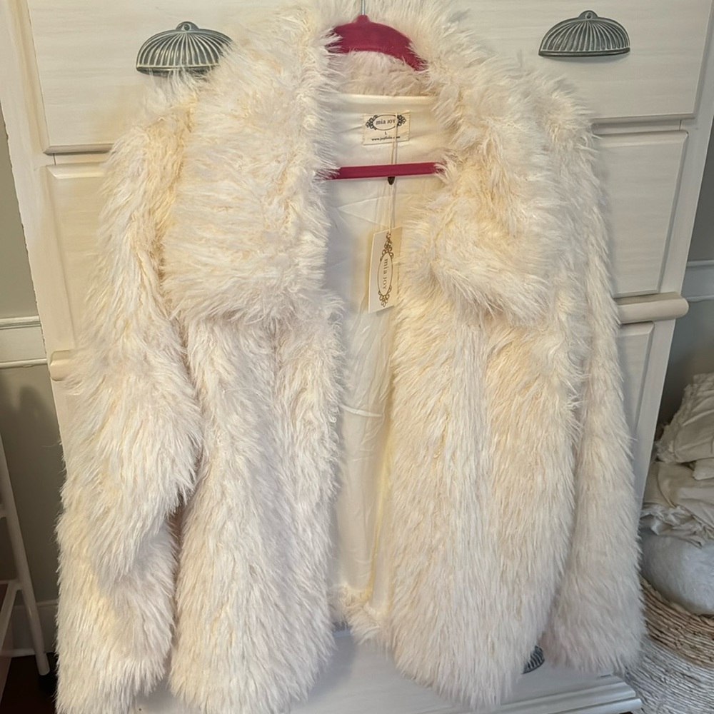 Mia Joy cream faux fur jacket